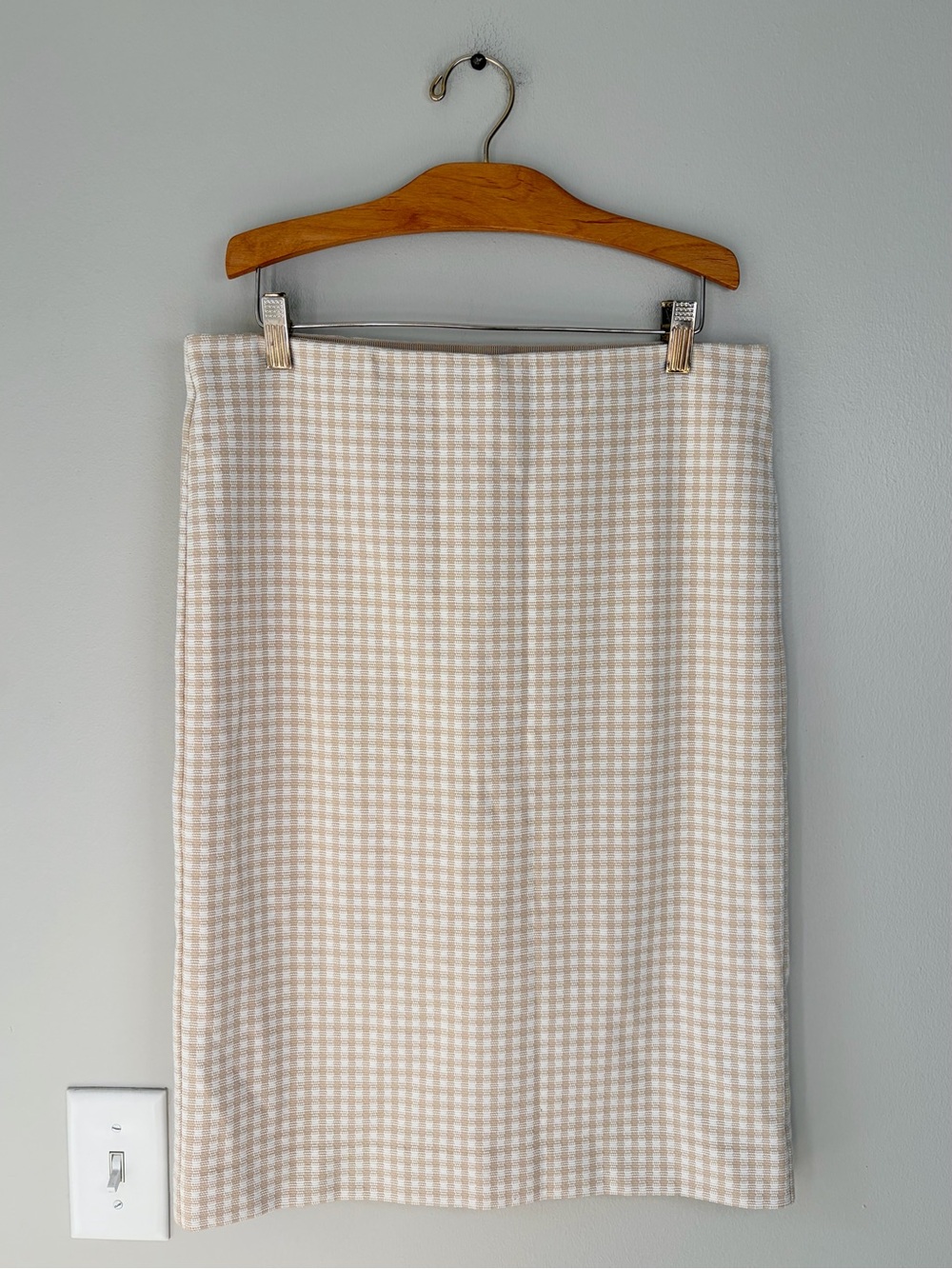 Ann Taylor Tan and White Gingham Knee Skirt Work Wear Career Wear Office Classic